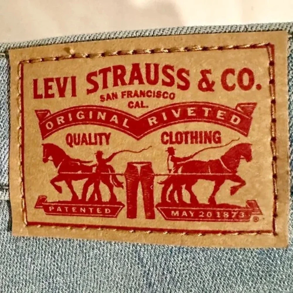 NEW Women's Levi's® STRETCHY Bermuda Jean Shorts Long PLUS 26 / 2